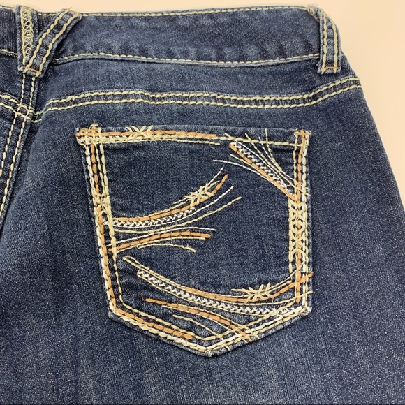Maurices Contrast Stitch Embroidered Pocket Super Cropped Mid Rise Jeans 9/10 - Picture 6 of 13